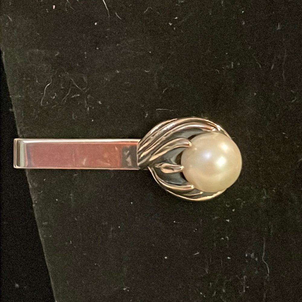 1950s vintage gold tone tie bar w/claw setting & 10mm simulated white pearl